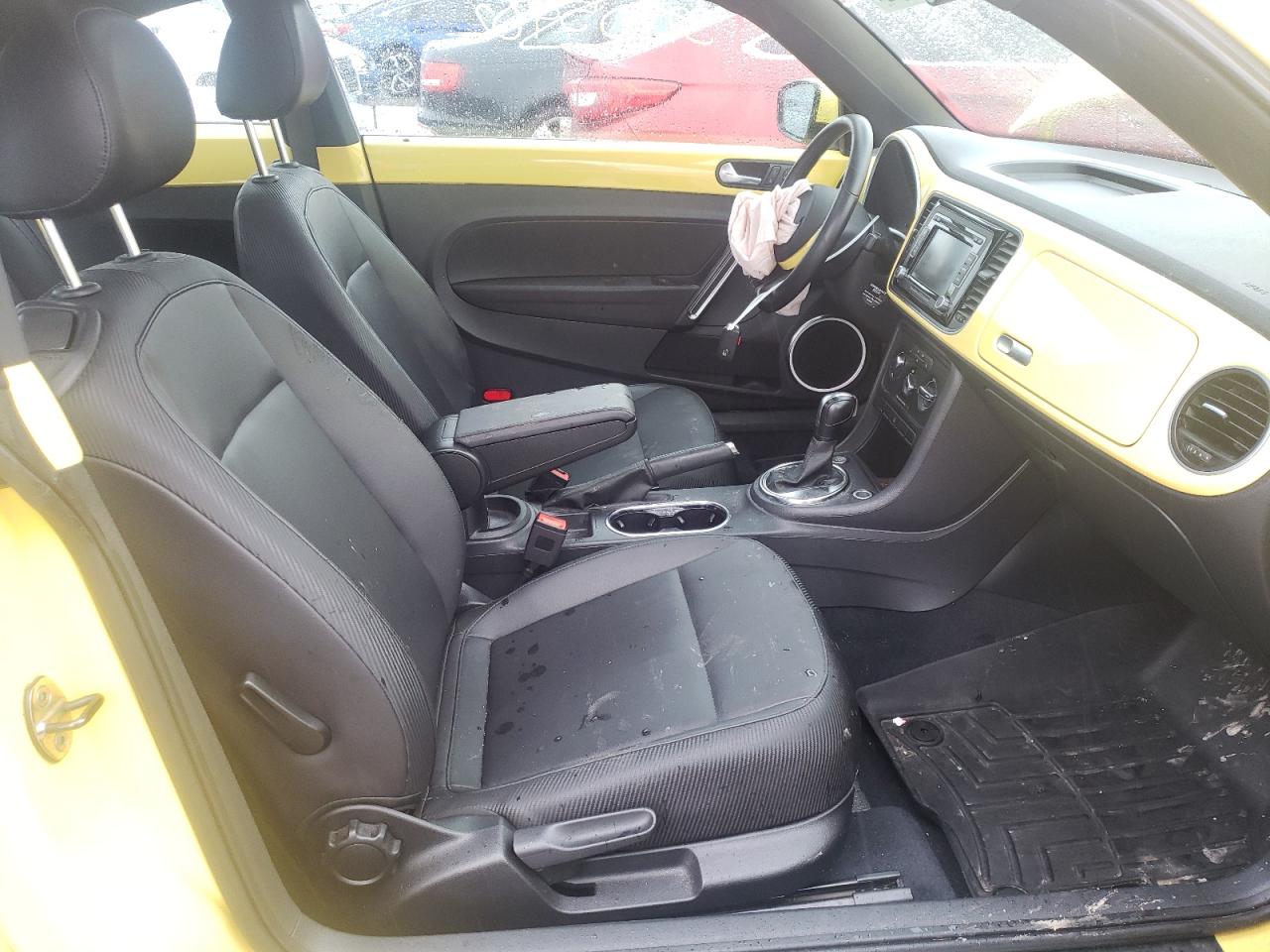 Photo 5 from auction – 2012 VOLKSWAGEN BEETLE with VIN 3VWJX7AT2CM646141