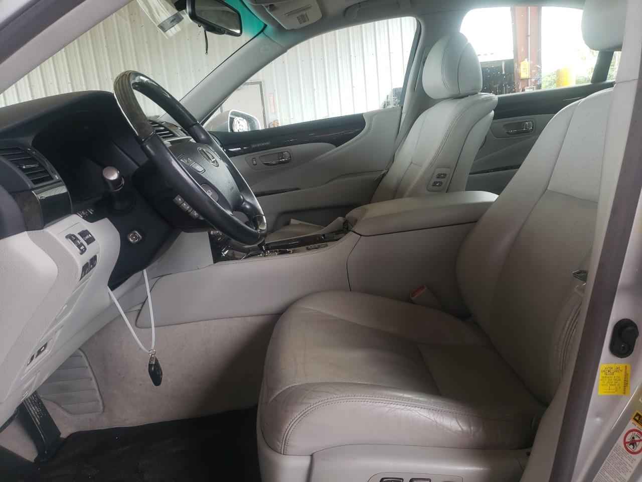 Photo 5 from auction – 2012 LEXUS LS 460 with VIN JTHBL5EF2C5113397