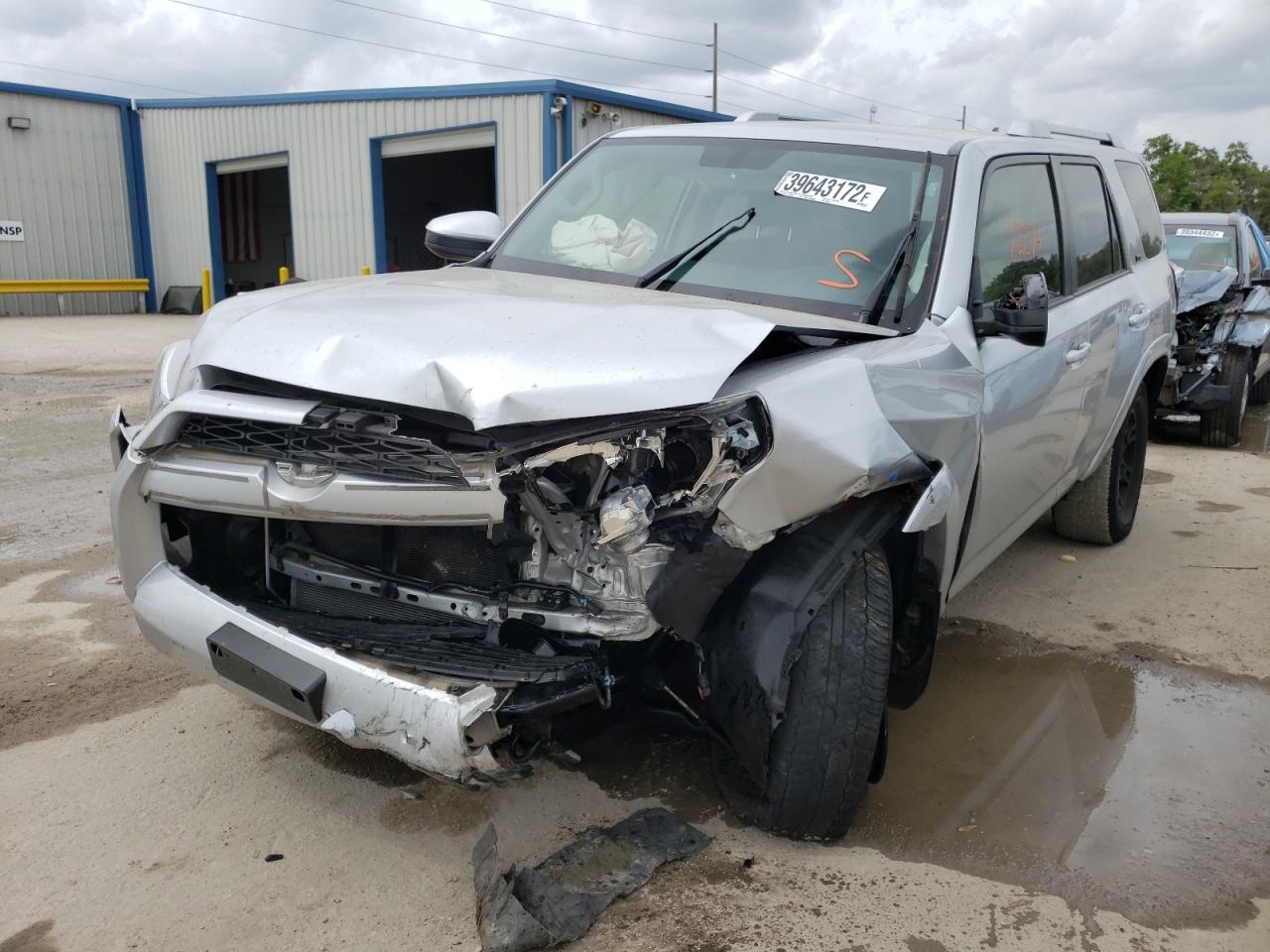 Photo 2 from auction – 2018 TOYOTA 4RUNNER SR with VIN JTEZU5JR4J5166740