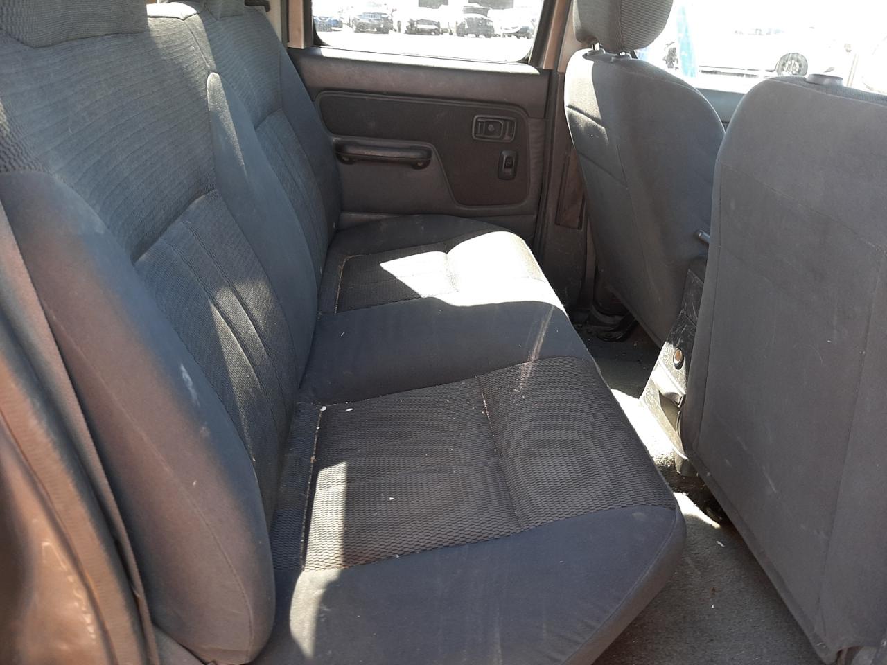 Photo 6 from auction – 2004 NISSAN FRONTIER C with VIN 1N6ED29Y14C408507