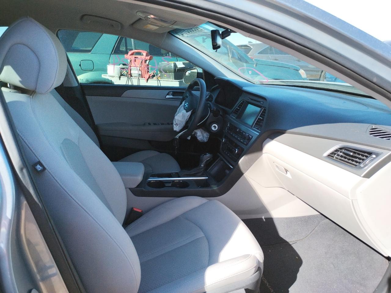 Photo 5 from auction – 2016 HYUNDAI SONATA SE with VIN 5NPE24AF1GH301593
