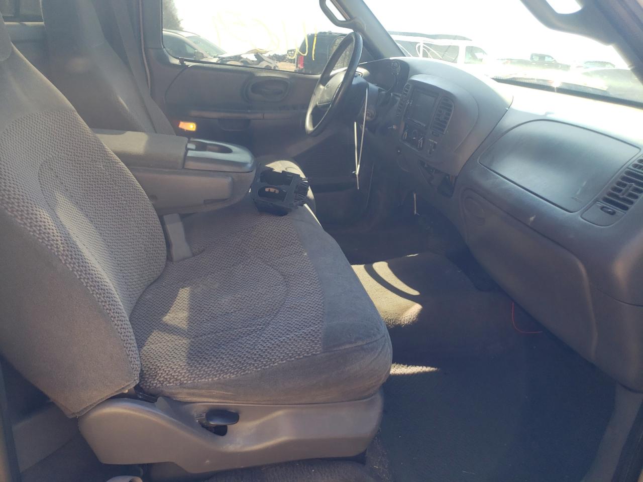 Photo 5 from auction – 2000 FORD F150 with VIN 1FTRF07L4YKA25697