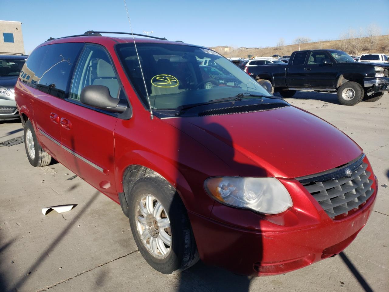 Photo 1 from auction – 2005 CHRYSLER TOWN & COU with VIN 2C4GP54L85R227204