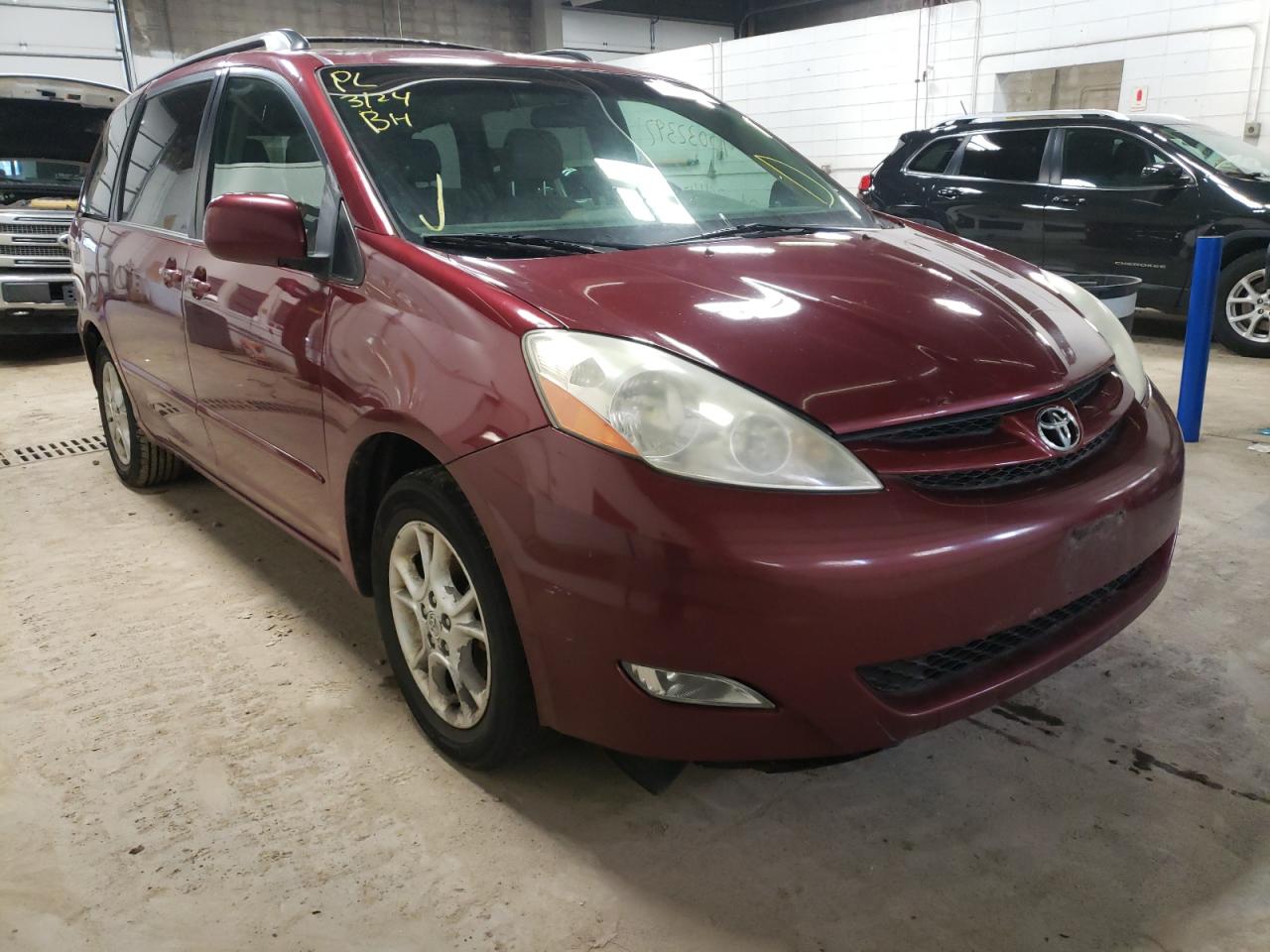 TOYOTA SIENNA 2006 with VIN 5TDZA22C16S422498 - Photo from auction