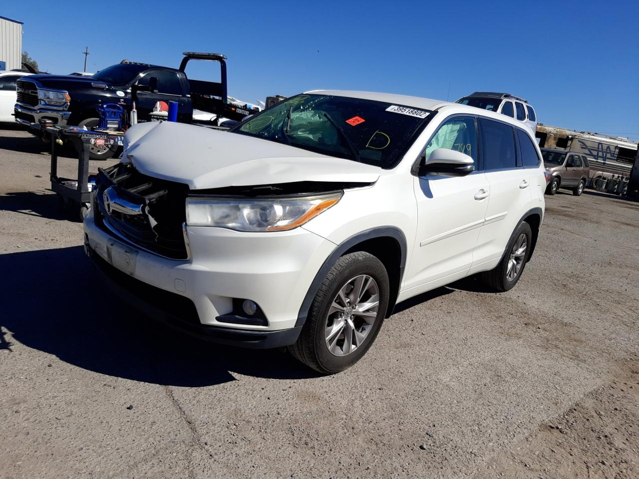 Photo 2 from auction – 2014 TOYOTA HIGHLANDER with VIN 5TDBKRFH1ES004972
