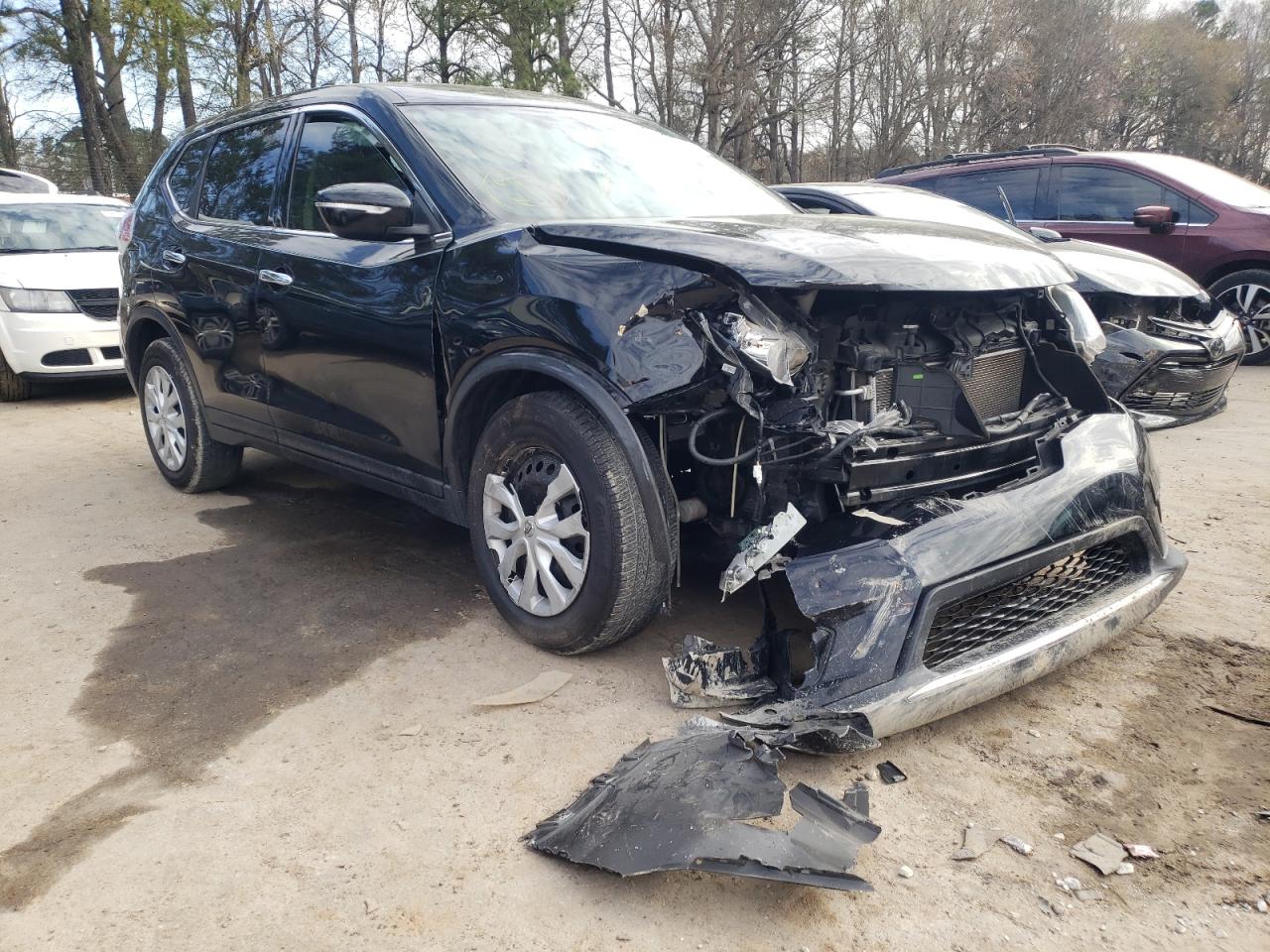 NISSAN ROGUE S 2015 with VIN KNMAT2MT4FP512923 - Photo from auction