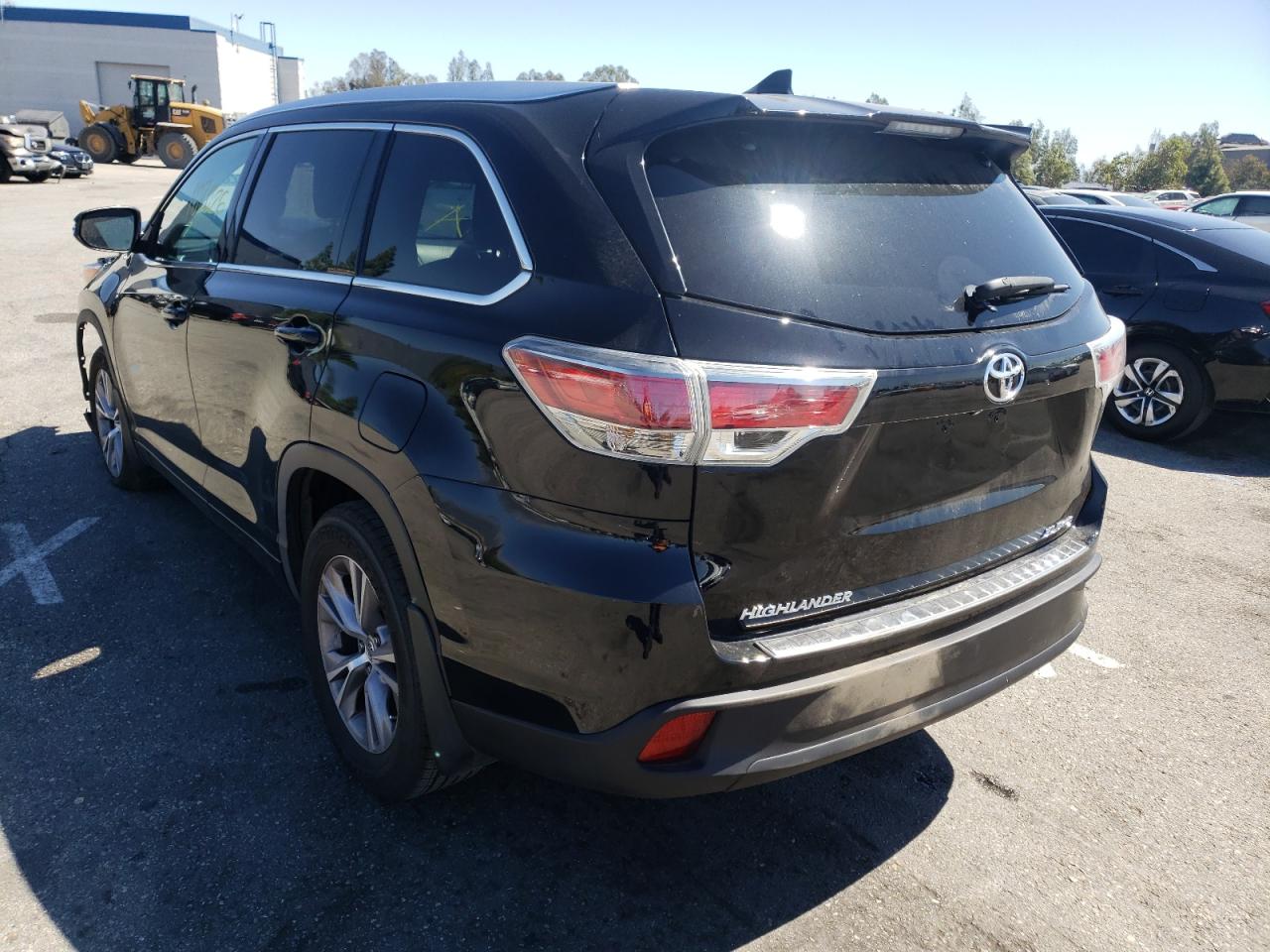 Photo 3 from auction – 2014 TOYOTA HIGHLANDER with VIN 5TDJKRFHXES058900