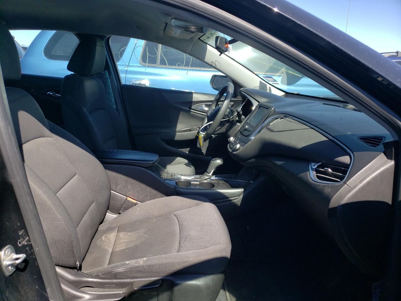 Photo 5 from auction – 2017 CHEVROLET MALIBU LT with VIN 1G1ZE5ST0HF120296