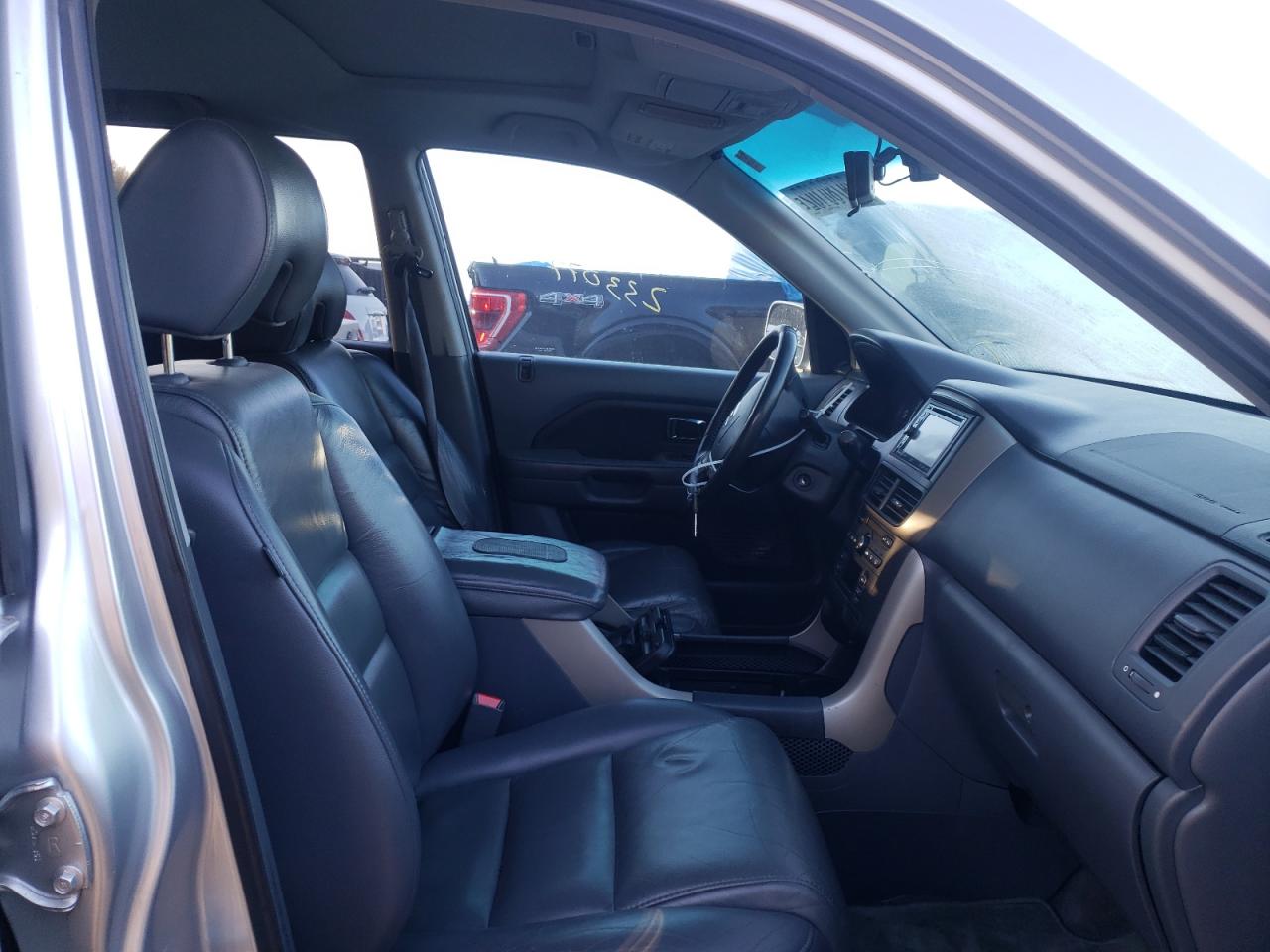 Photo 5 from auction – 2006 HONDA PILOT EX with VIN 5FNYF28526B005126