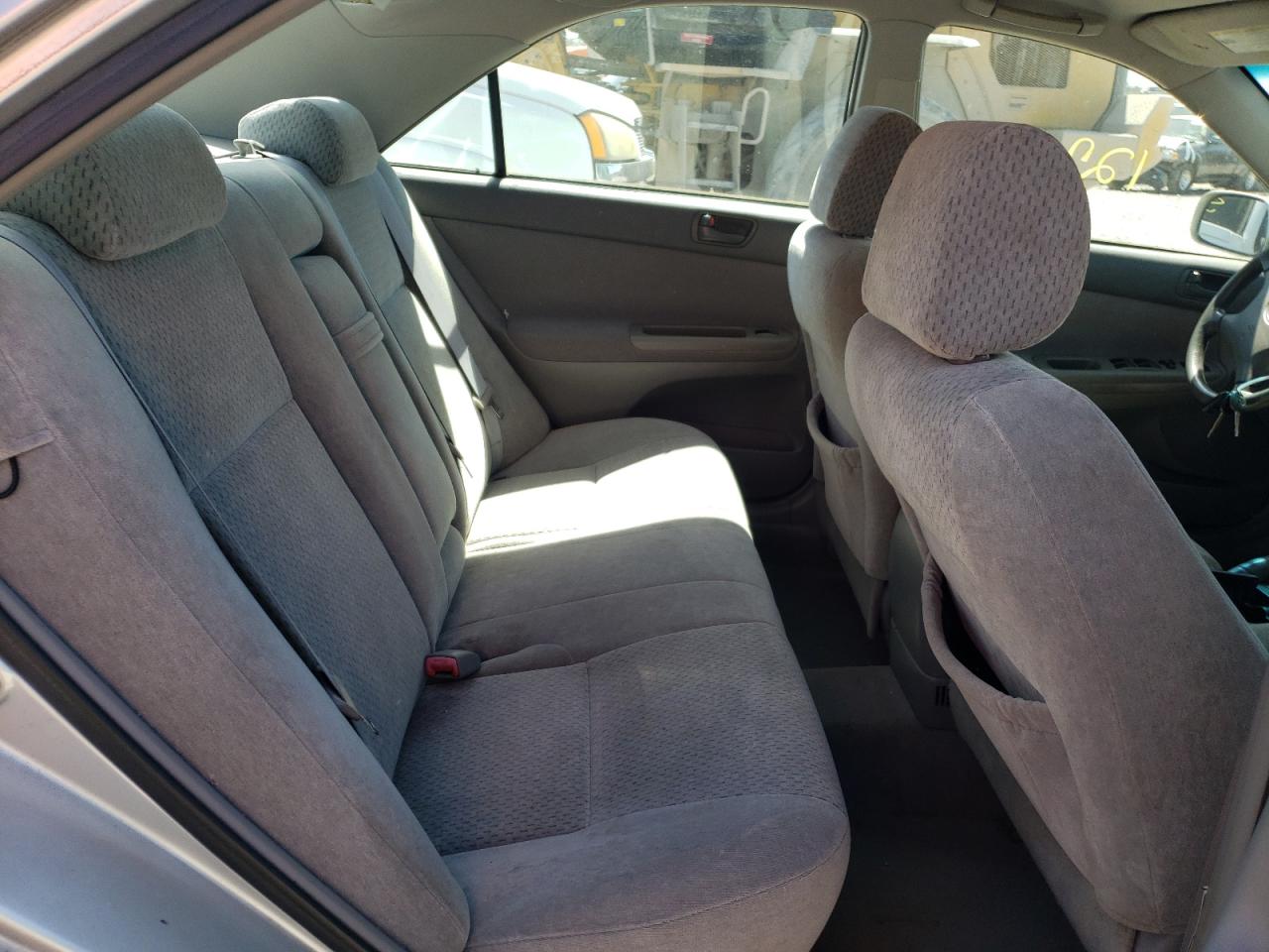 Photo 6 from auction – 2004 TOYOTA CAMRY LE with VIN 4T1BF32KX4U585607
