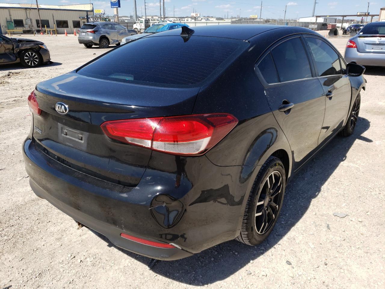 Photo 4 from auction – 2017 KIA FORTE LX with VIN 3KPFK4A70HE052514