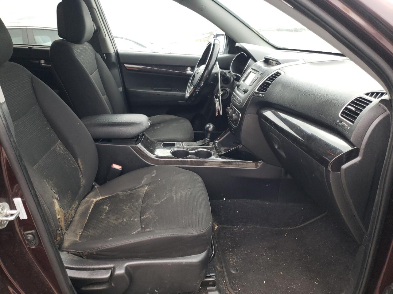 Photo 5 from auction – 2014 KIA SORENTO LX with VIN 5XYKT4A65EG459794