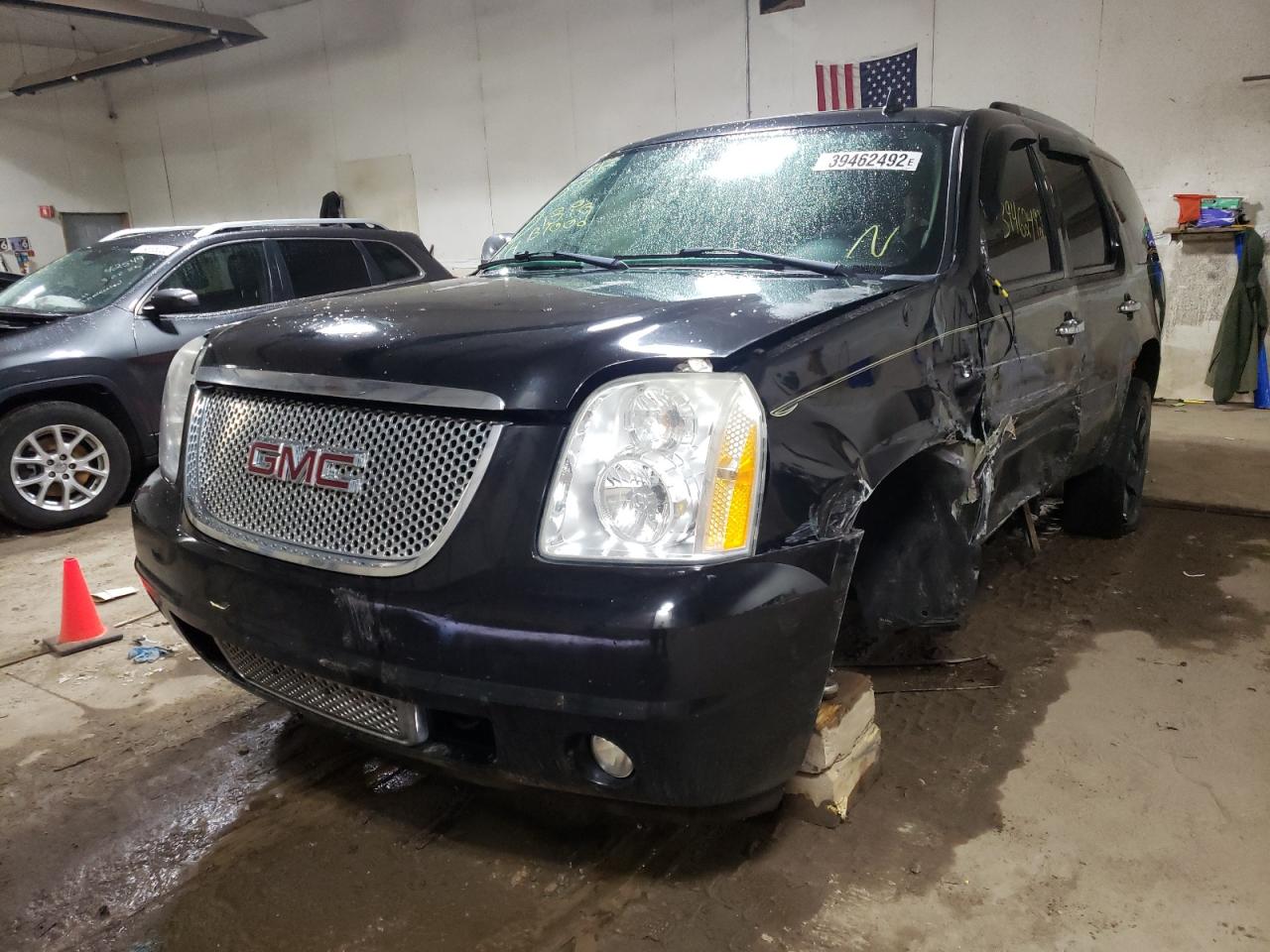 Photo 2 from auction – 2007 GMC YUKON DENA with VIN 1GKFK63877J144162