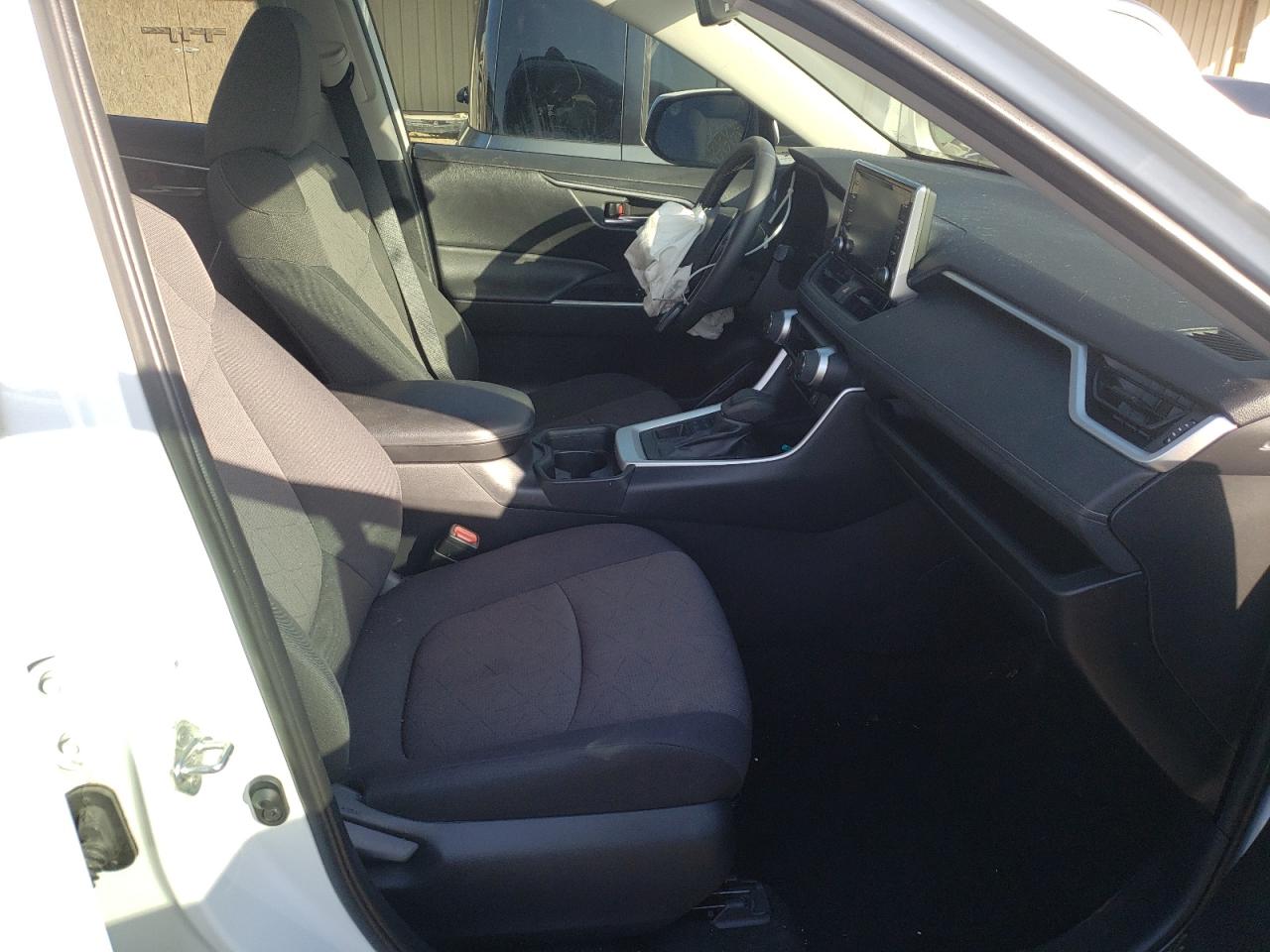 Photo 5 from auction – 2019 TOYOTA RAV4 XLE with VIN 2T3P1RFVXKW072955