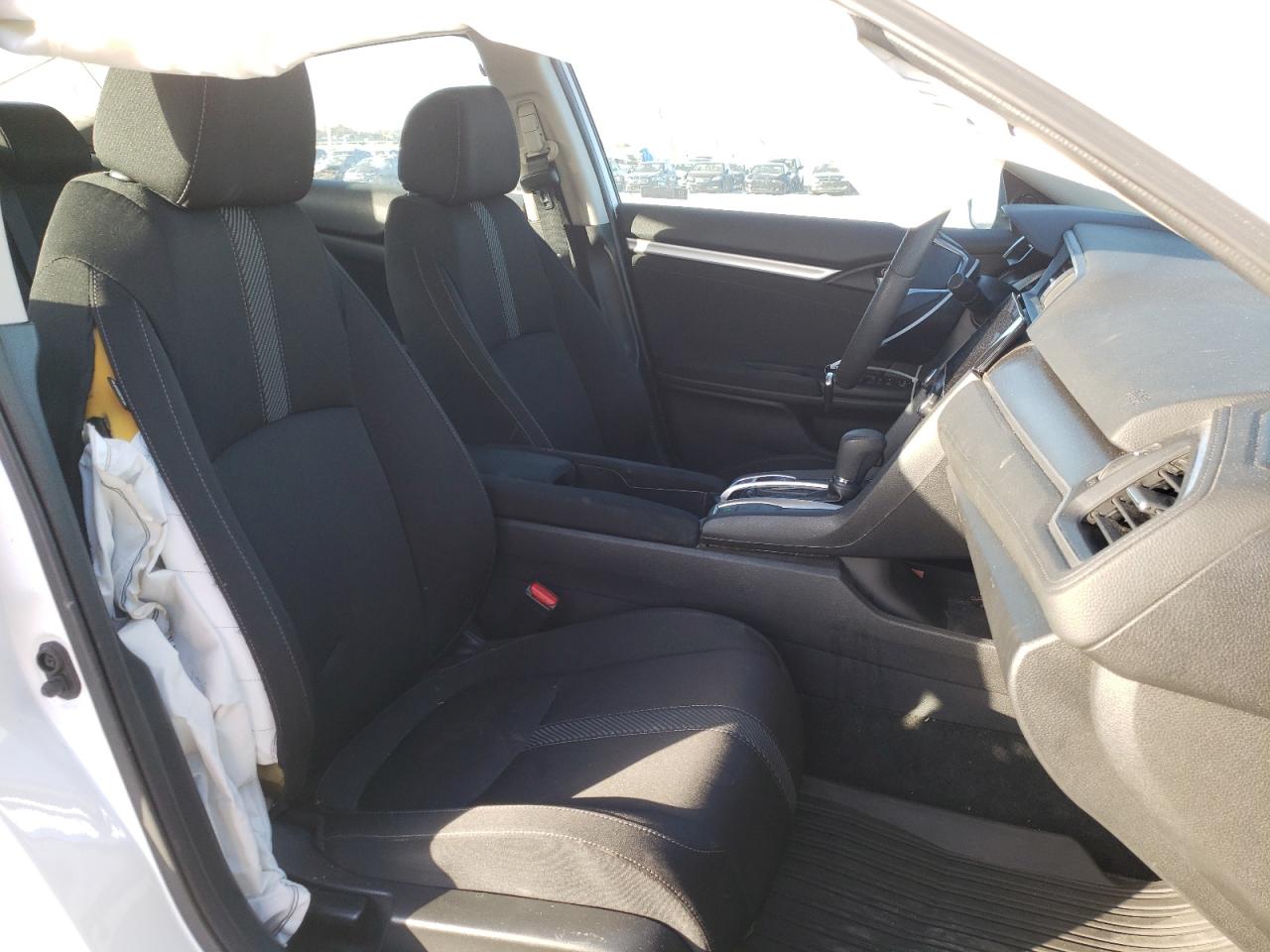 Photo 5 from auction – 2018 HONDA CIVIC EX with VIN 19XFC2F73JE017062