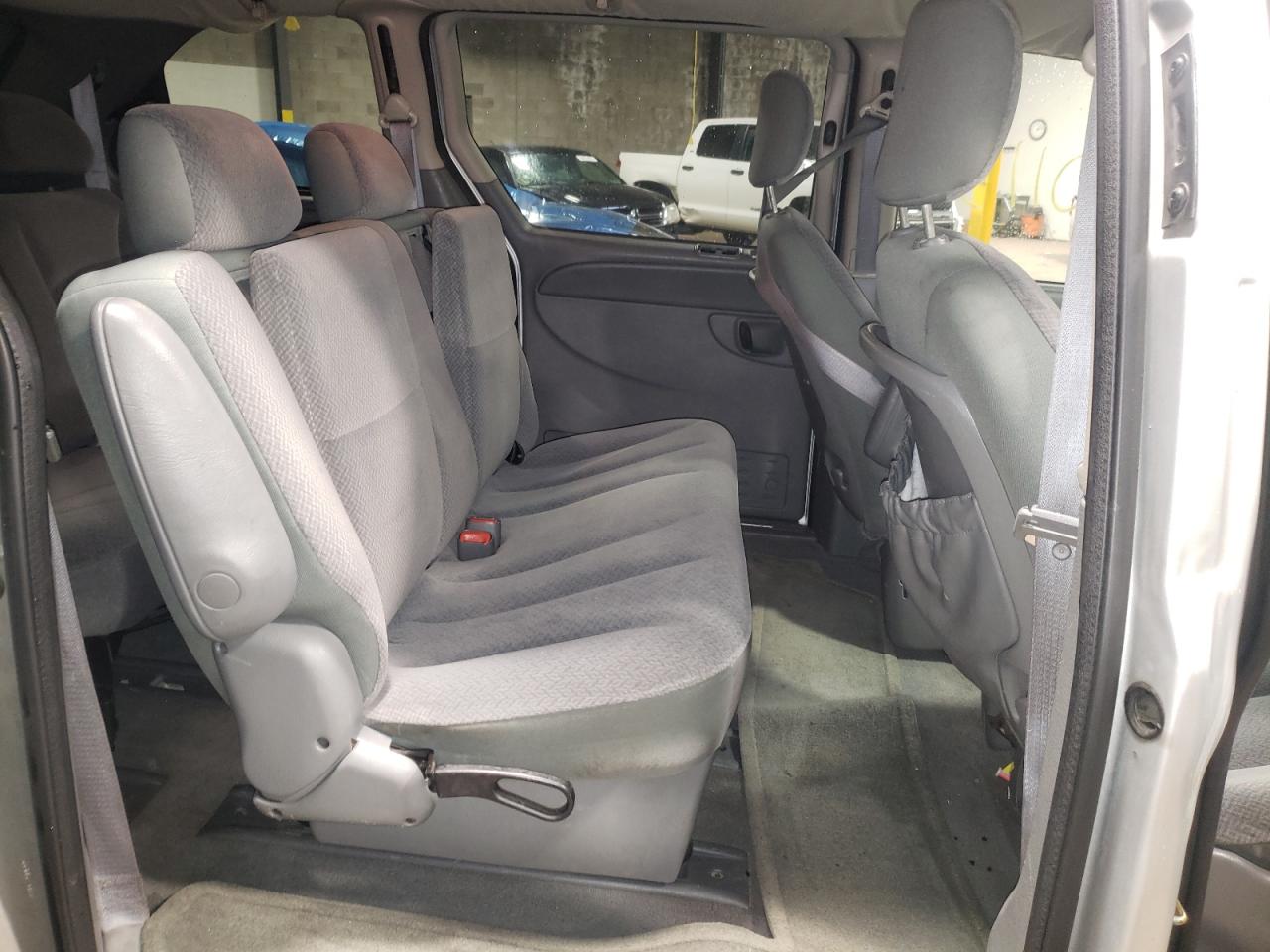 Photo 6 from auction – 2005 CHRYSLER TOWN & COU with VIN 1C4GP45R35B430612