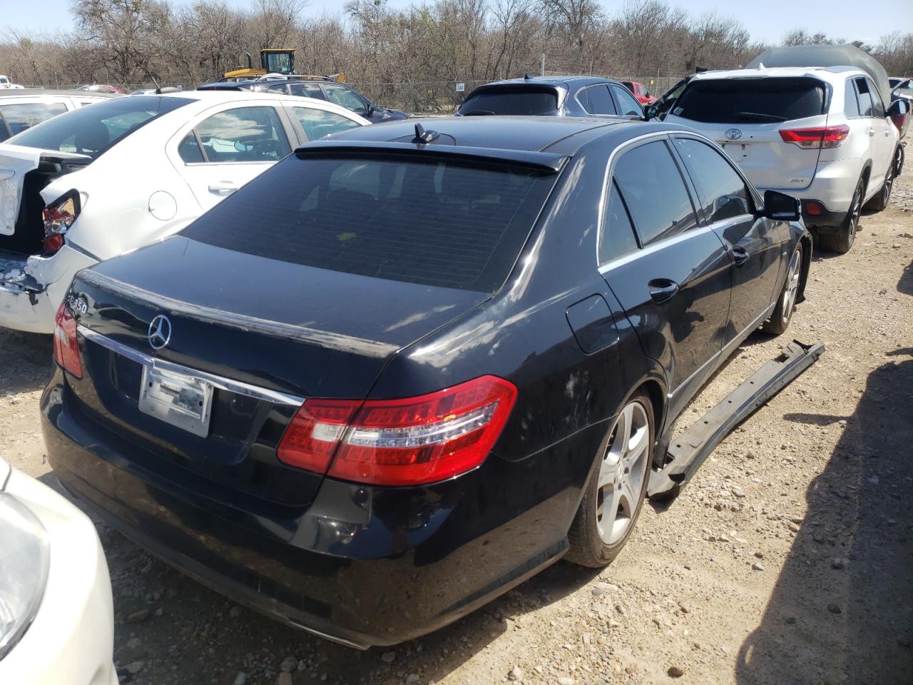 Photo 4 from auction – 2012 MERCEDES-BENZ E 350 with VIN WDDHF5KBXCA583453