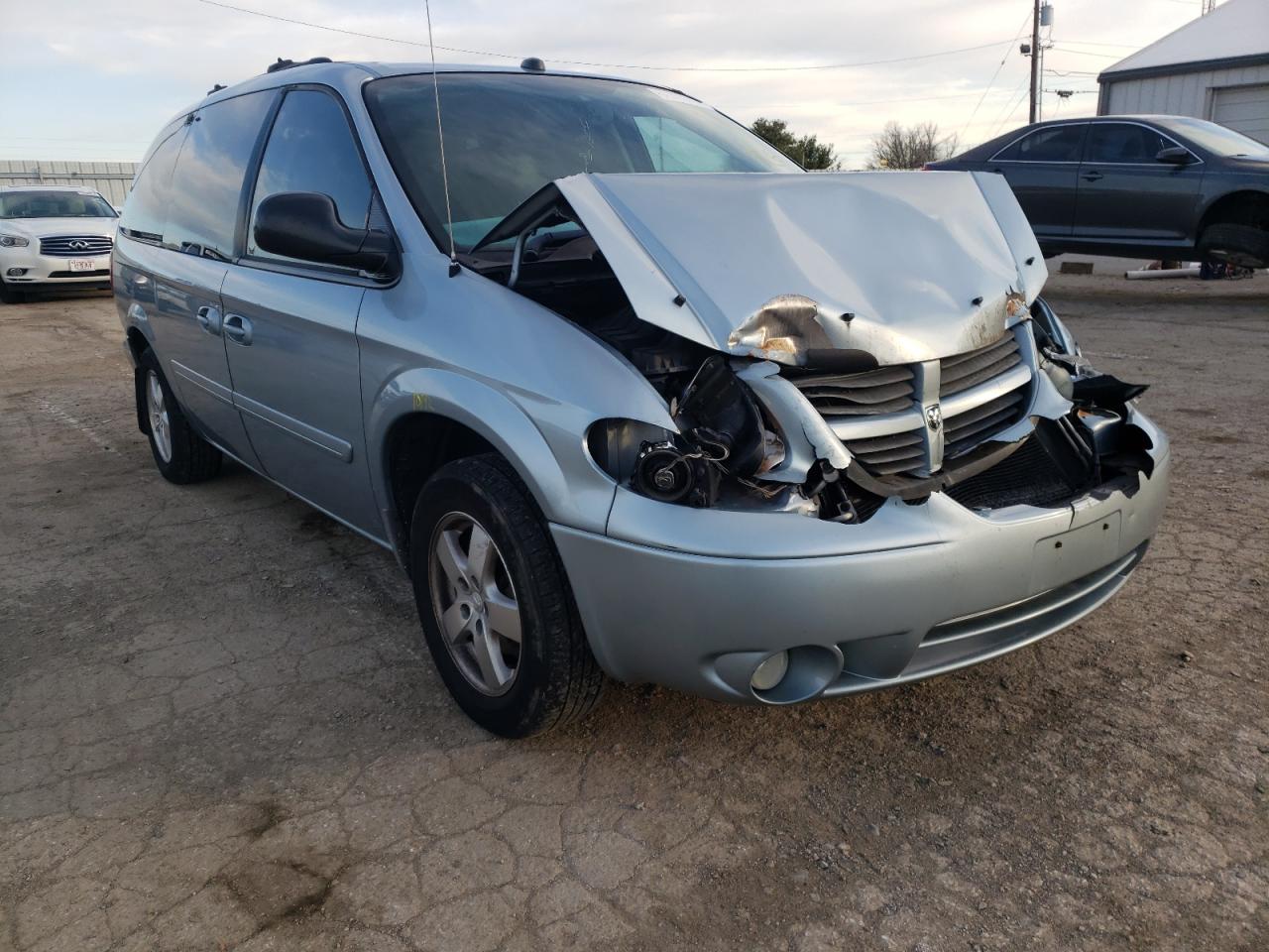 DODGE GRAND CARA 2005 with VIN 2D4GP44L75R465137 - Photo from auction