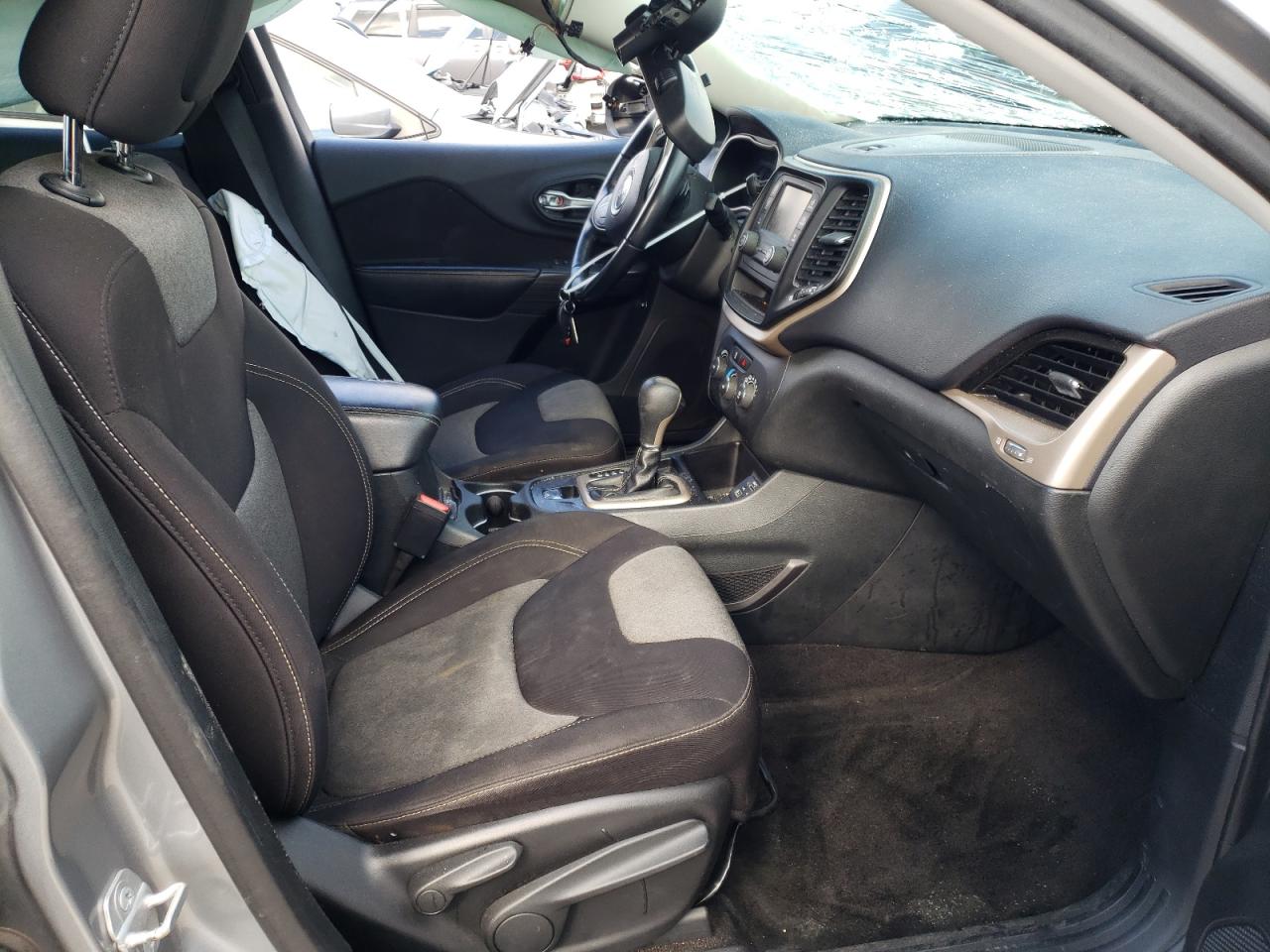 Photo 5 from auction – 2015 JEEP CHEROKEE S with VIN 1C4PJLAB1FW676993