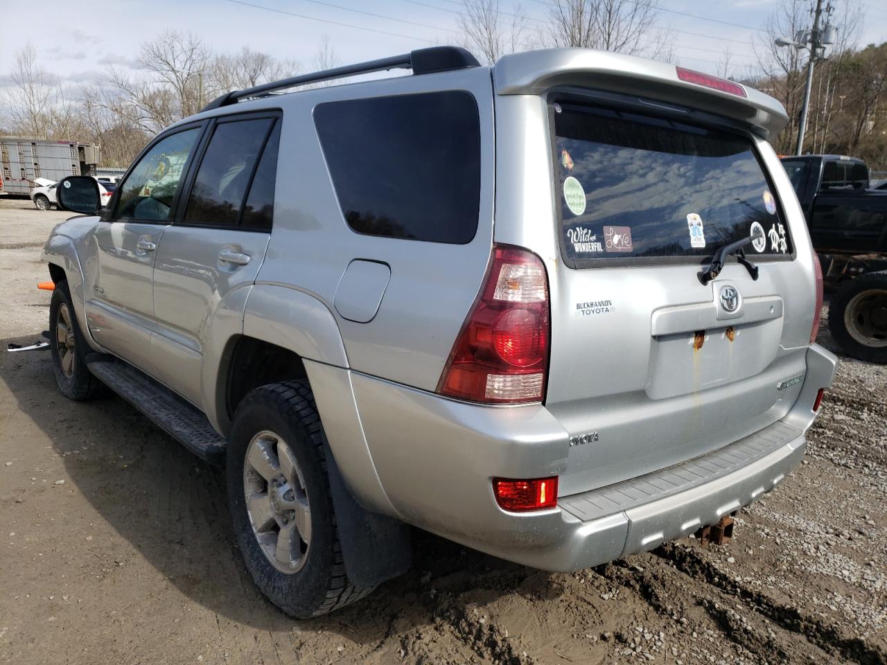 Photo 3 from auction – 2004 TOYOTA 4RUNNER SR with VIN JTEBU14R040036316