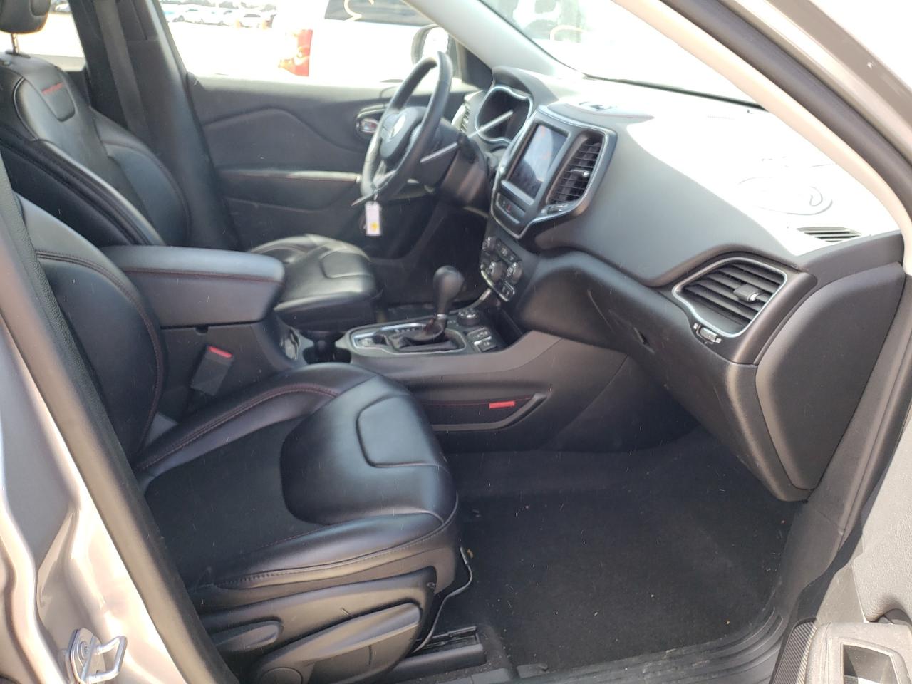 Photo 5 from auction – 2019 JEEP CHEROKEE T with VIN 1C4PJMBX4KD378833