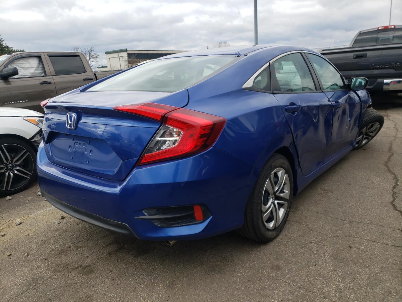 Photo 4 from auction – 2018 HONDA CIVIC LX with VIN 2HGFC2F53JH567835