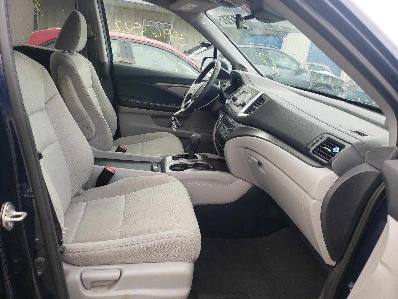 Photo 5 from auction – 2019 HONDA PILOT LX with VIN 5FNYF6H15KB090185
