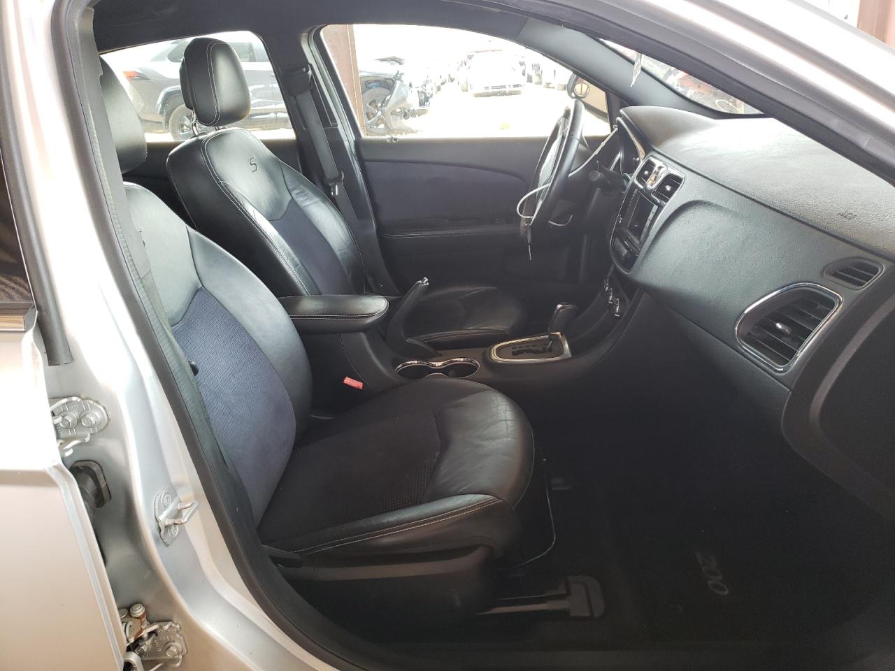 Photo 5 from auction – 2012 CHRYSLER 200 S with VIN 1C3CCBHG2CN327223