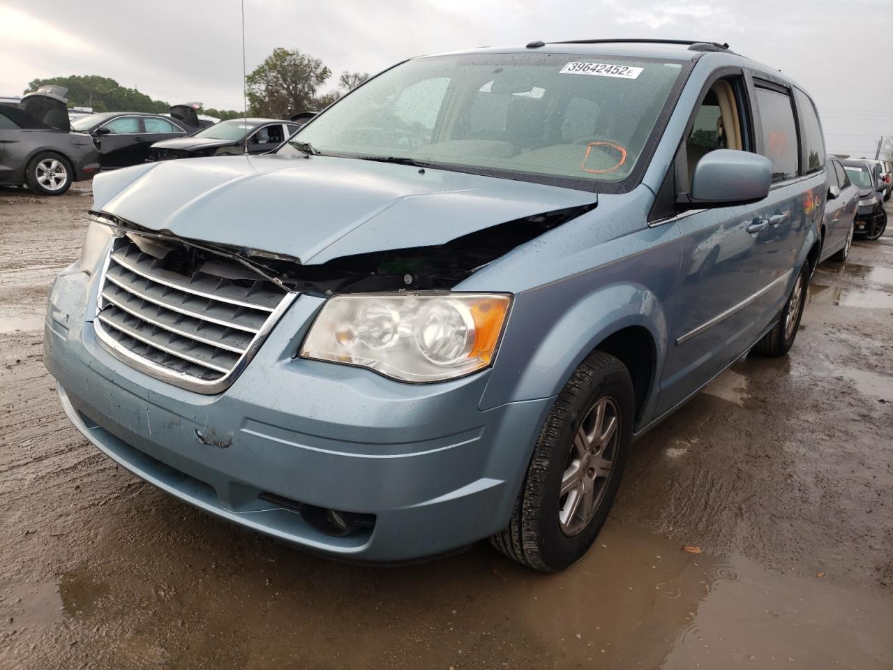Photo 2 from auction – 2010 CHRYSLER TOWN & COU with VIN 2A4RR5D12AR150299