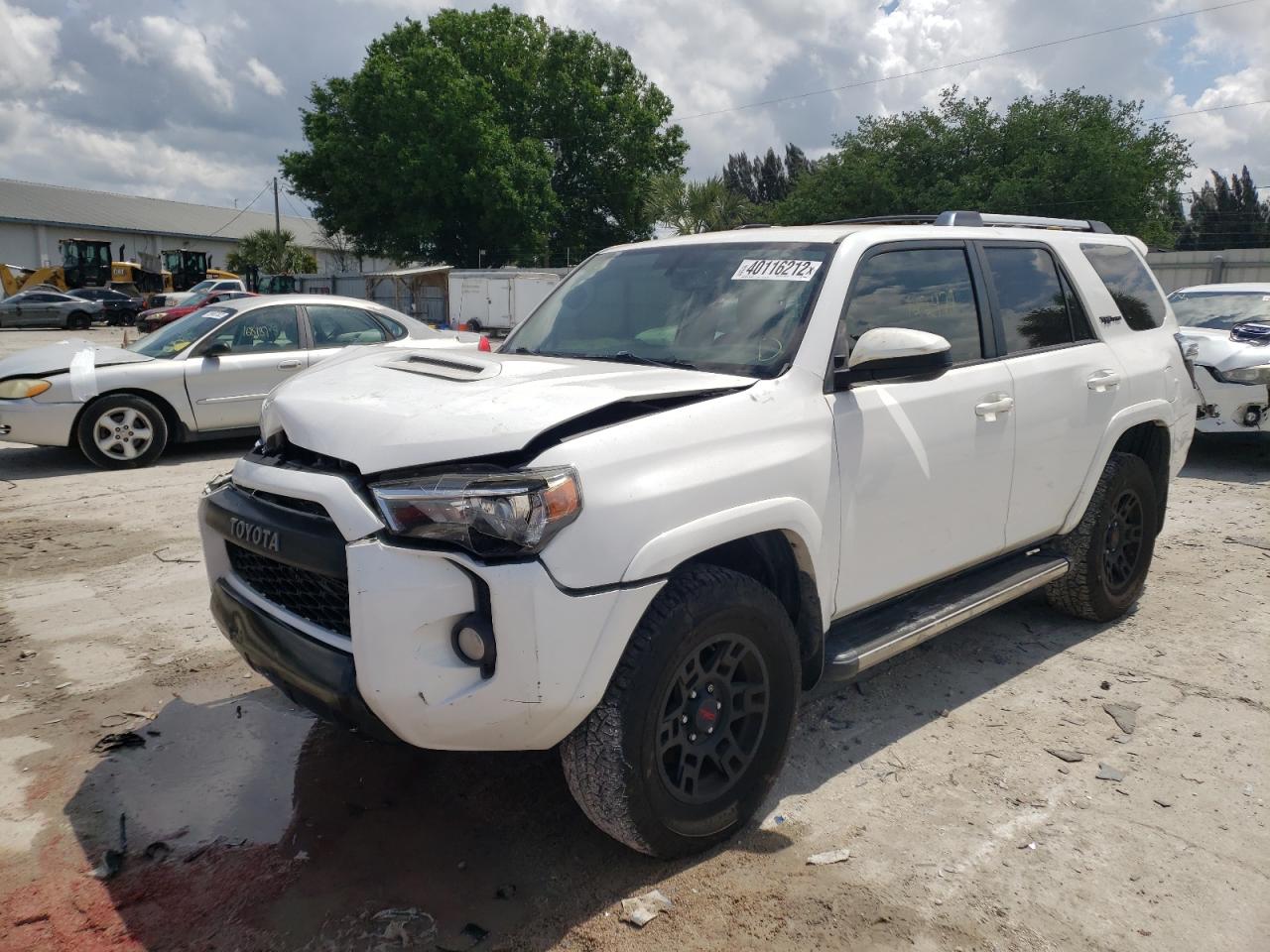 Photo 2 from auction – 2017 TOYOTA 4RUNNER SR with VIN JTEBU5JR3H5444460