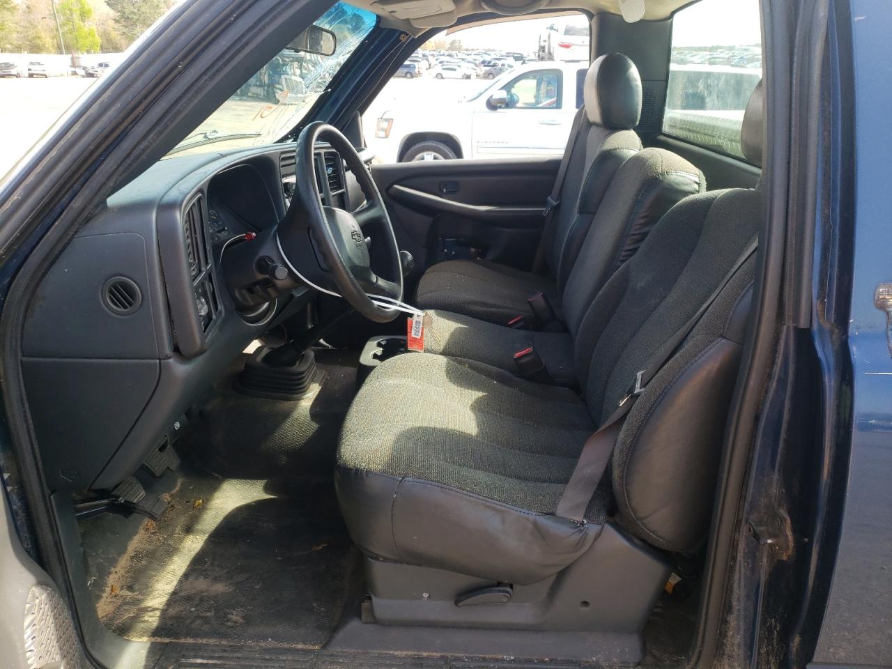 Photo 5 from auction – 2000 CHEVROLET SILVERADO with VIN 1GCEC14W5YZ344173