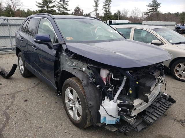 TOYOTA RAV4 XLE 2019 with VIN JTMP1RFV1KD027822 - Photo from auction