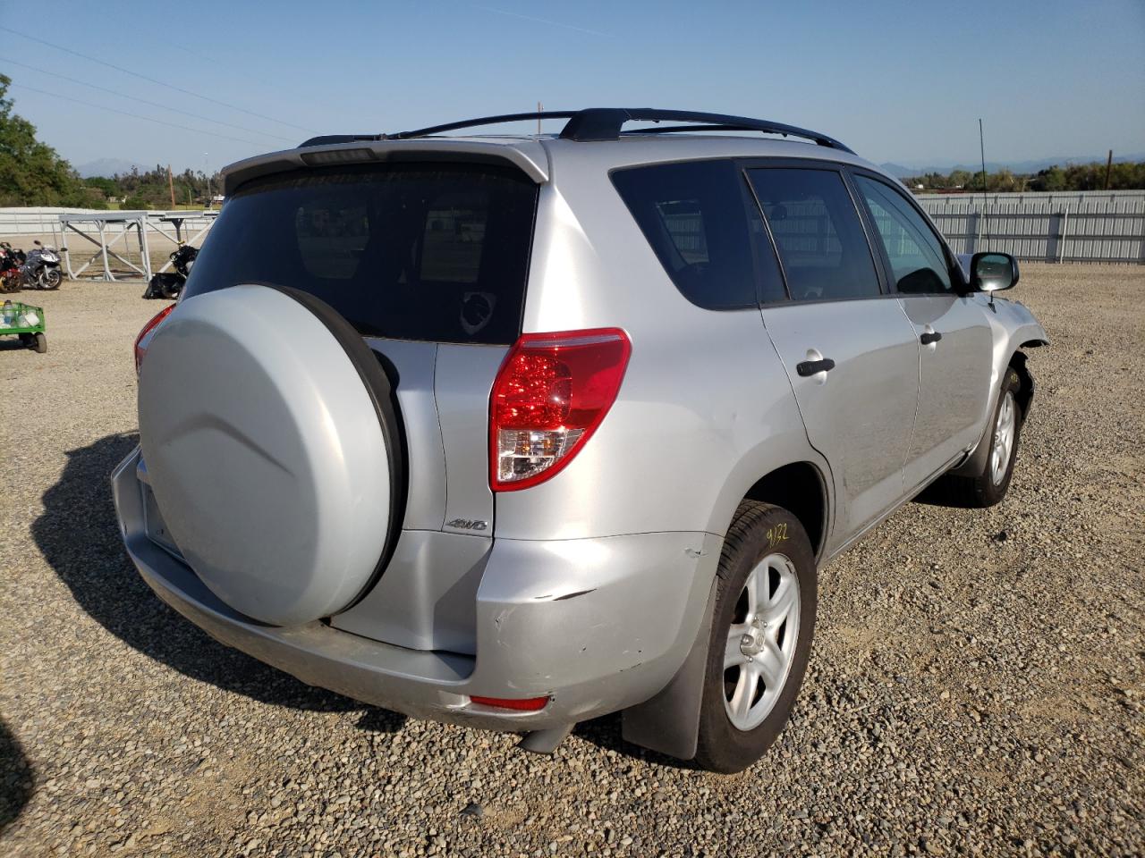 Photo 4 from auction – 2007 TOYOTA RAV4 with VIN JTMBD33V176042674