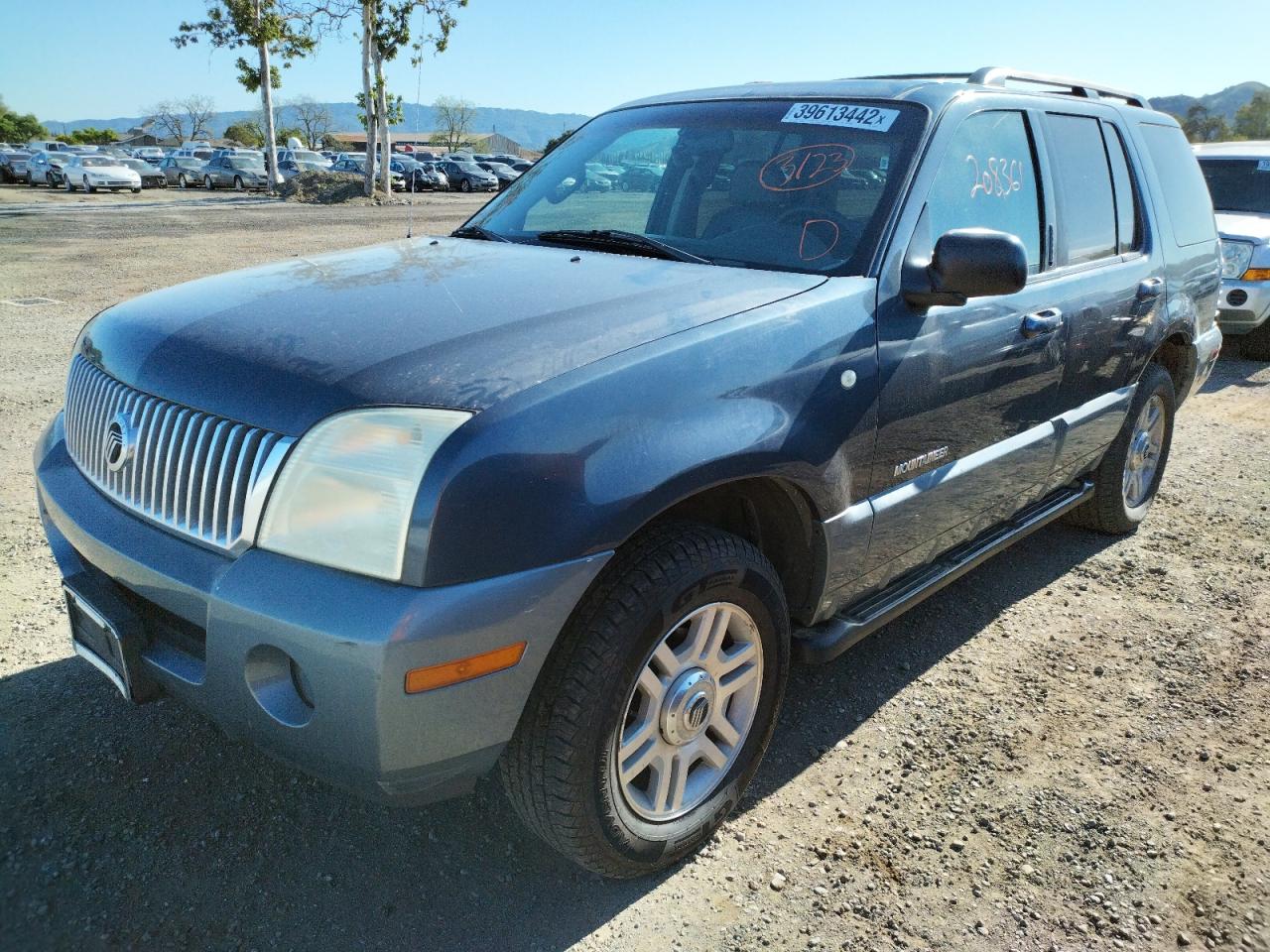 Photo 2 from auction – 2002 MERCURY MOUNTAINEE with VIN 4M2DU86W52UJ28708