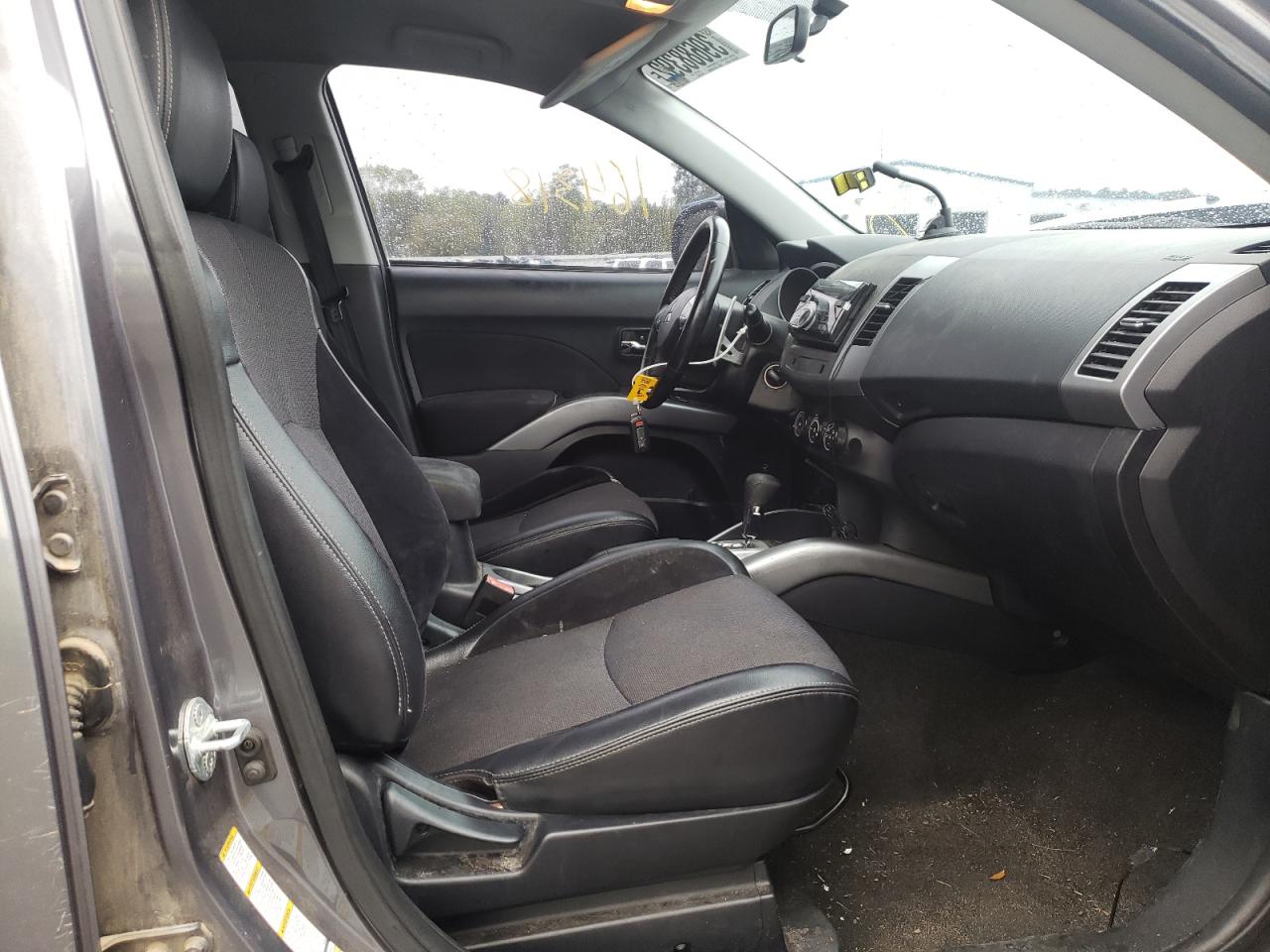 Photo 5 from auction – 2010 MITSUBISHI OUTLANDER with VIN JA4AS3AW8AZ008647