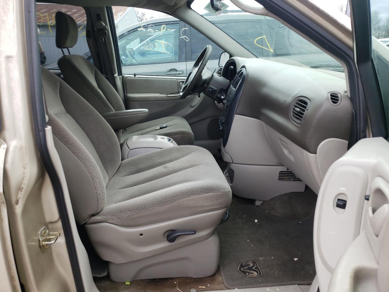 Photo 5 from auction – 2005 DODGE GRAND CARA with VIN 2D4GP44L15R322460