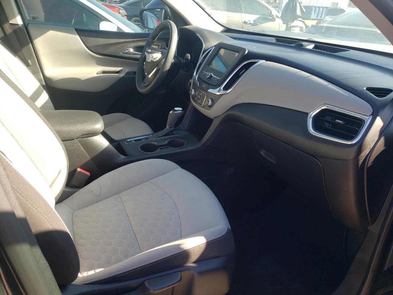 Photo 5 from auction – 2018 CHEVROLET EQUINOX LS with VIN 2GNAXHEV2J6289627