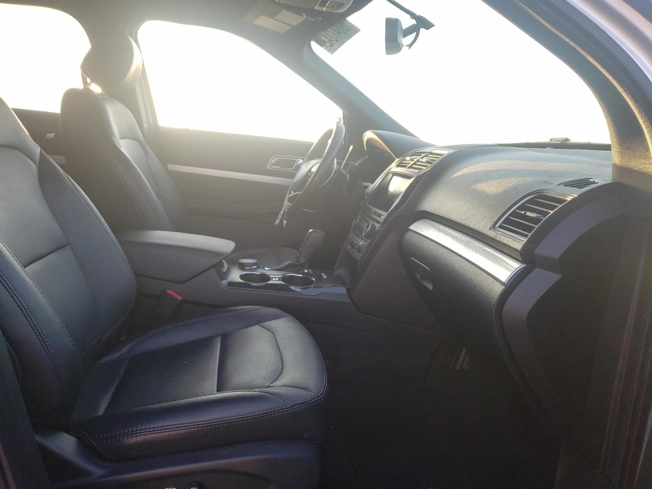 Photo 5 from auction – 2017 FORD EXPLORER X with VIN 1FM5K8D8XHGD14137