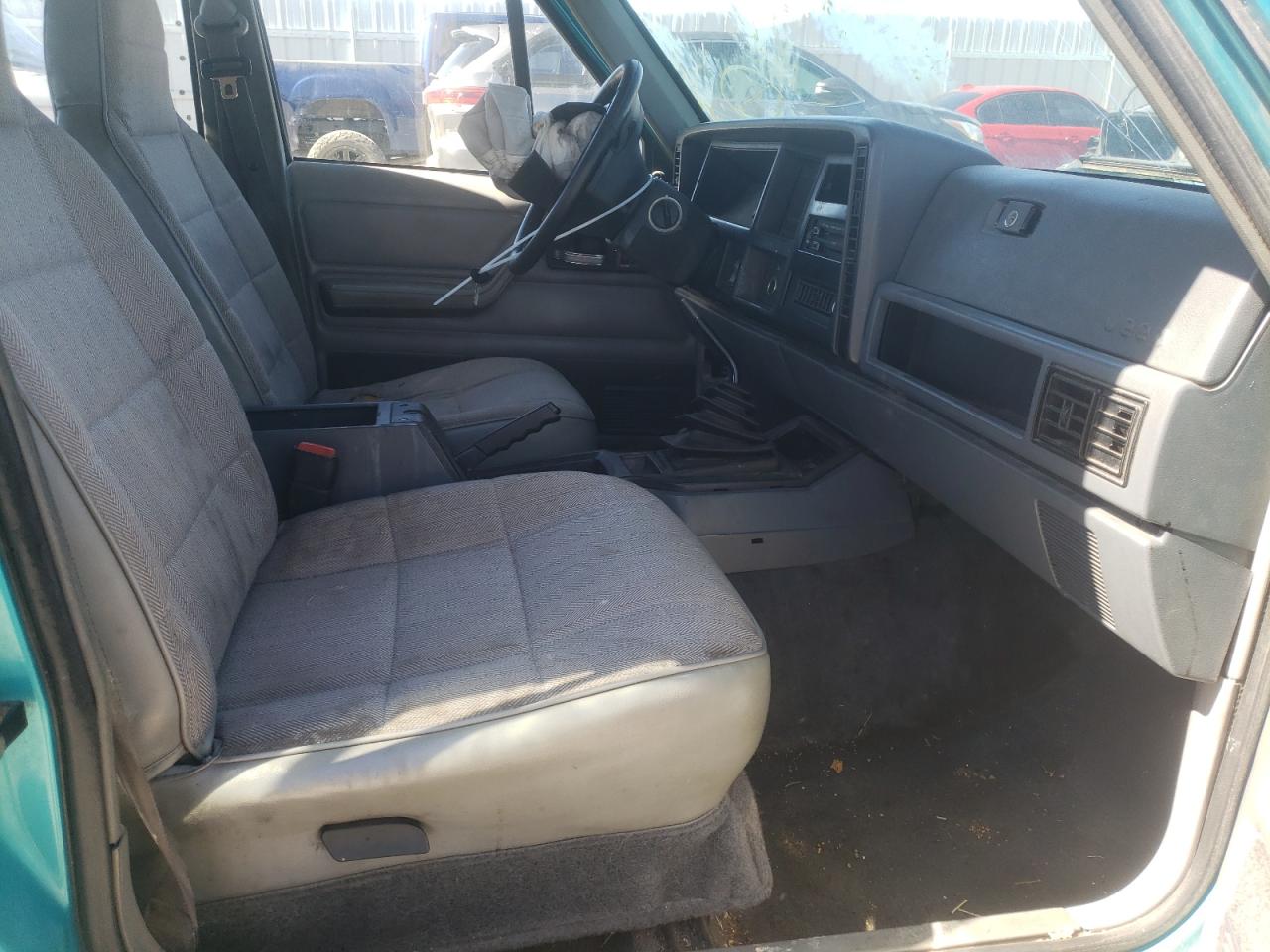 Photo 5 from auction – 1996 JEEP CHEROKEE S with VIN 1J4FJ68SXTL109790