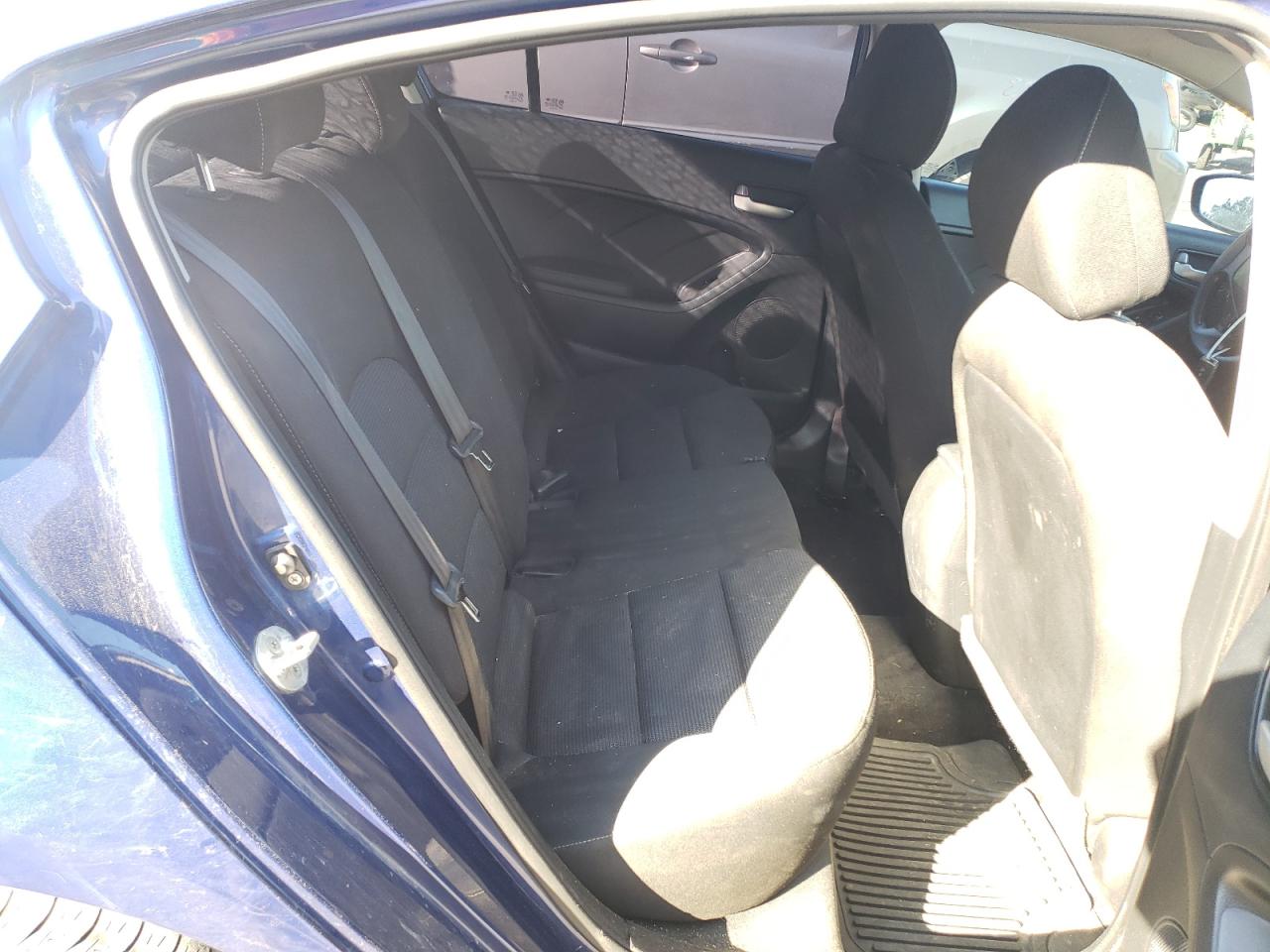 Photo 6 from auction – 2017 KIA FORTE LX with VIN 3KPFK4A77HE150553