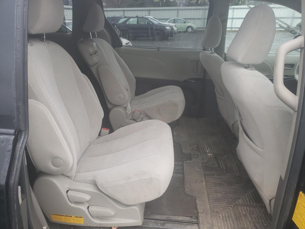Photo 6 from auction – 2011 TOYOTA SIENNA LE with VIN 5TDKK3DC1BS002705