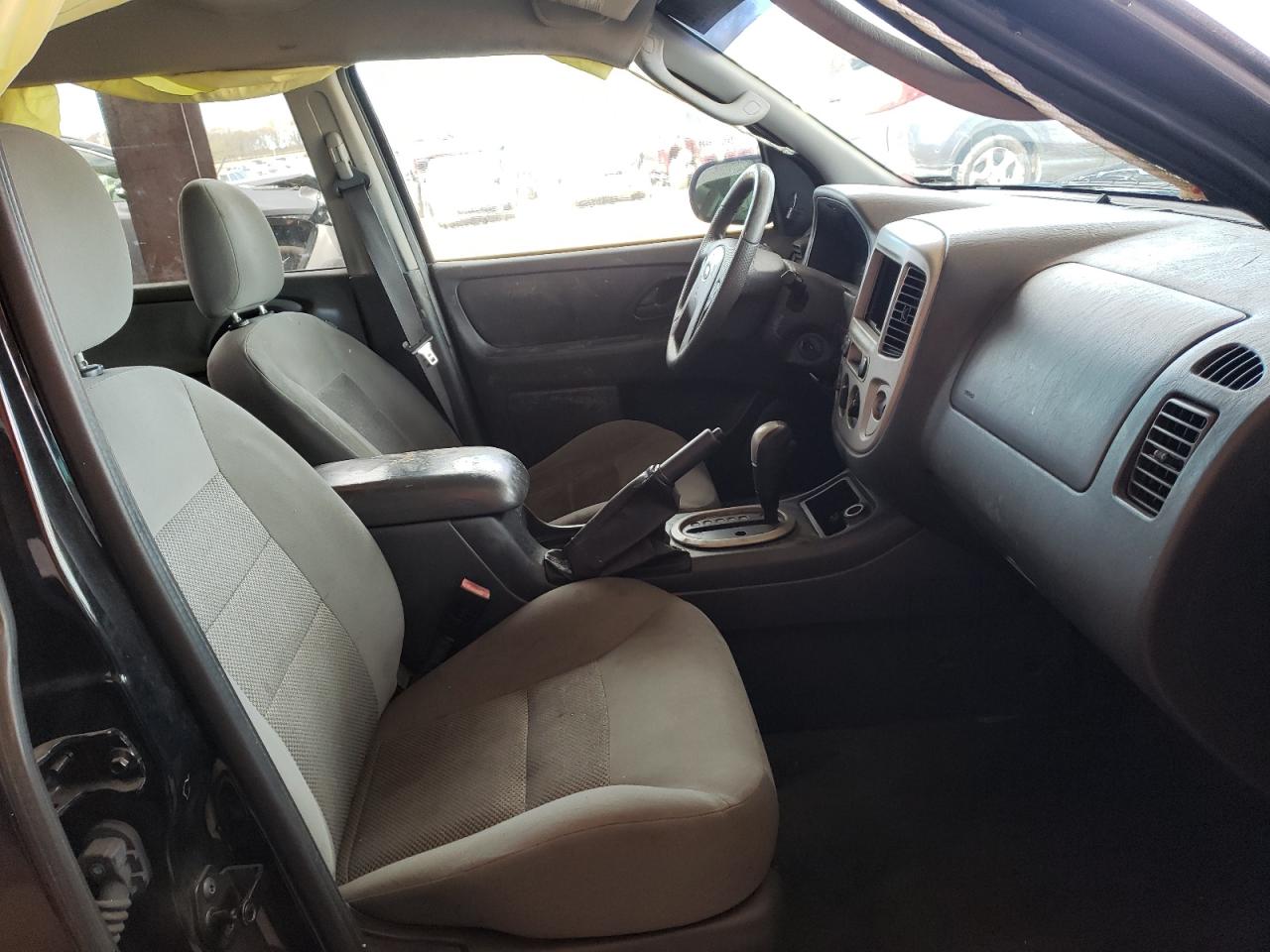 Photo 5 from auction – 2006 FORD ESCAPE XLT with VIN 1FMCU93136KA44674