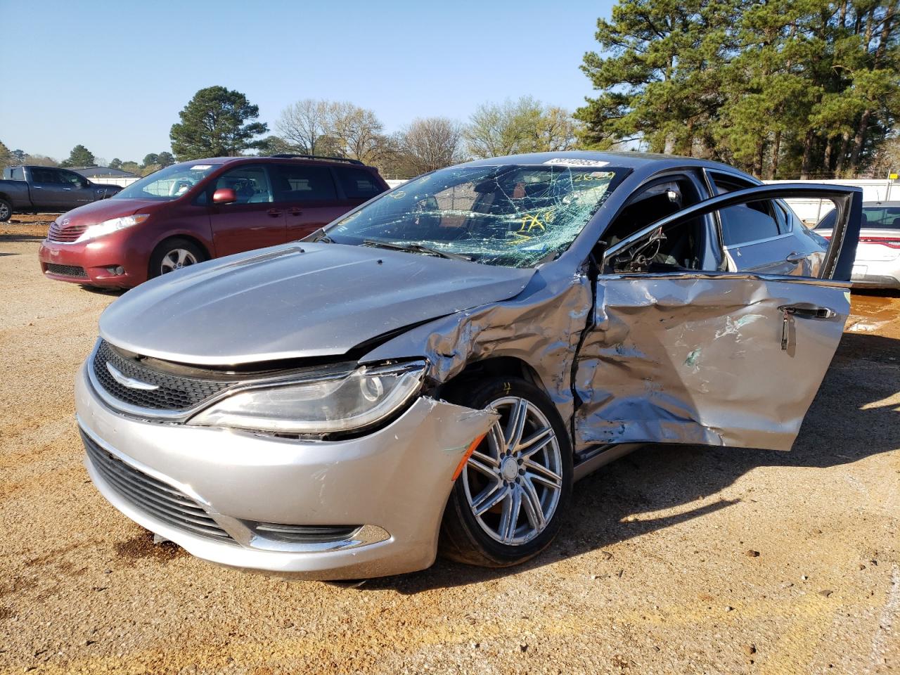 Photo 2 from auction – 2015 CHRYSLER 200 LIMITE with VIN 1C3CCCAB4FN642629