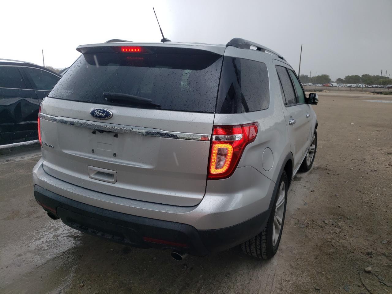 Photo 4 from auction – 2011 FORD EXPLORER L with VIN 1FMHK7F80BGA69473