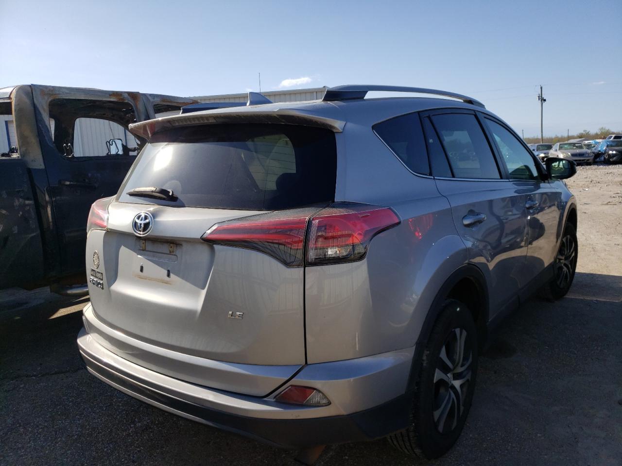 Photo 4 from auction – 2018 TOYOTA RAV4 LE with VIN 2T3ZFREV2JW466850