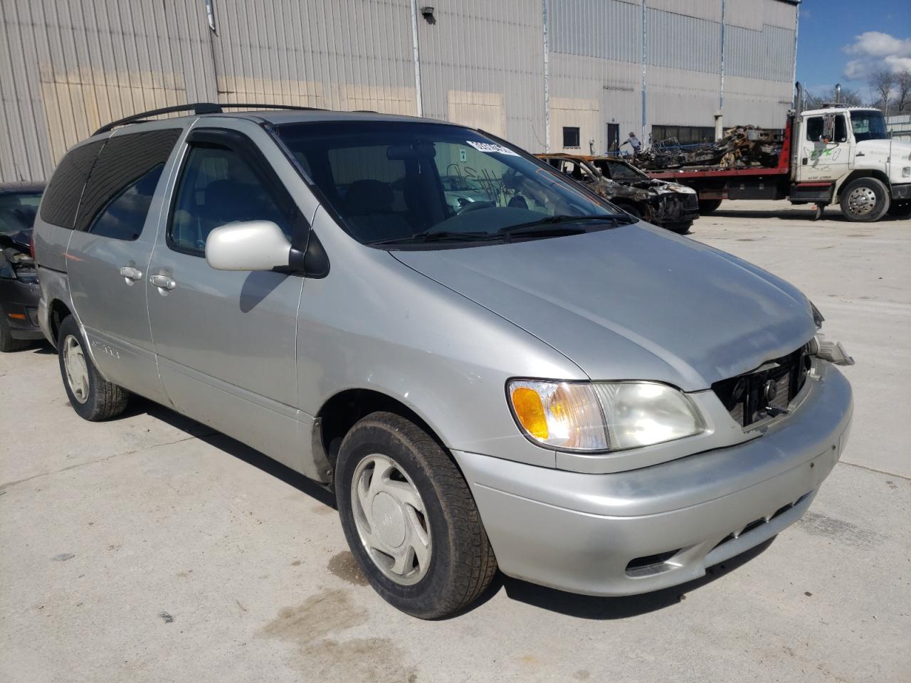 Photo 1 from auction – 2002 TOYOTA SIENNA LE with VIN 4T3ZF13C72U470655