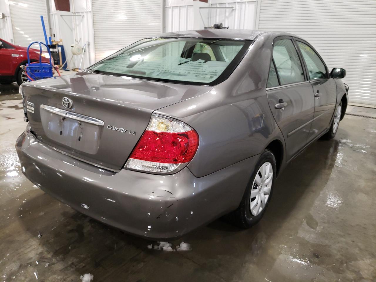 Photo 4 from auction – 2005 TOYOTA CAMRY LE with VIN 4T1BE32K95U601963