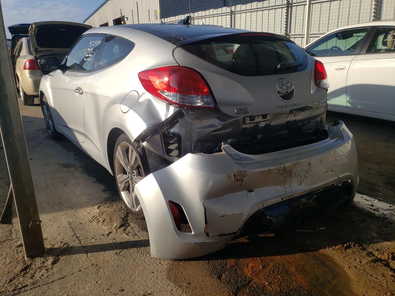 Photo 3 from auction – 2016 HYUNDAI VELOSTER with VIN KMHTC6AD6GU268753