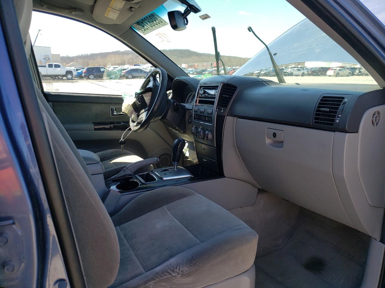 Photo 5 from auction – 2007 KIA SORENTO EX with VIN KNDJC736475692250
