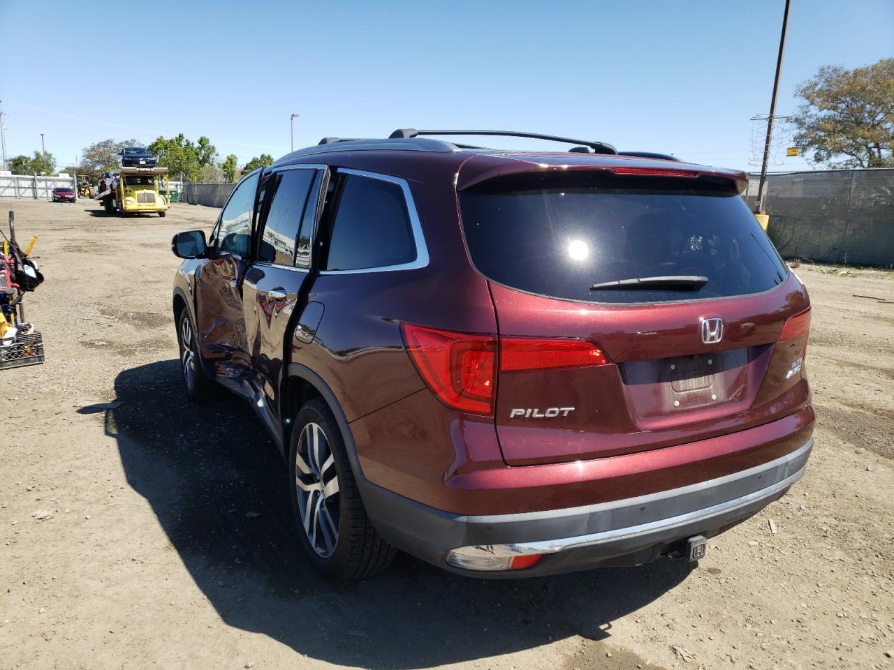 Photo 3 from auction – 2018 HONDA PILOT ELIT with VIN 5FNYF6H01JB037053
